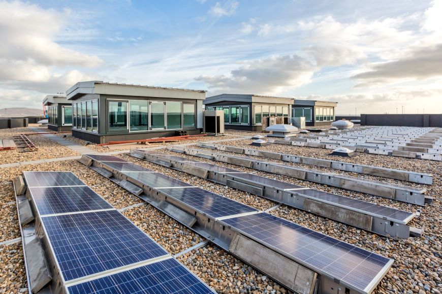 UWTSD的建筑威尔士创新中心(CWIC)通过提供新兴技能和培训计划发挥作用，以确保英国和威尔士政府到2050年实现温室气体净零排放的承诺步入正轨。