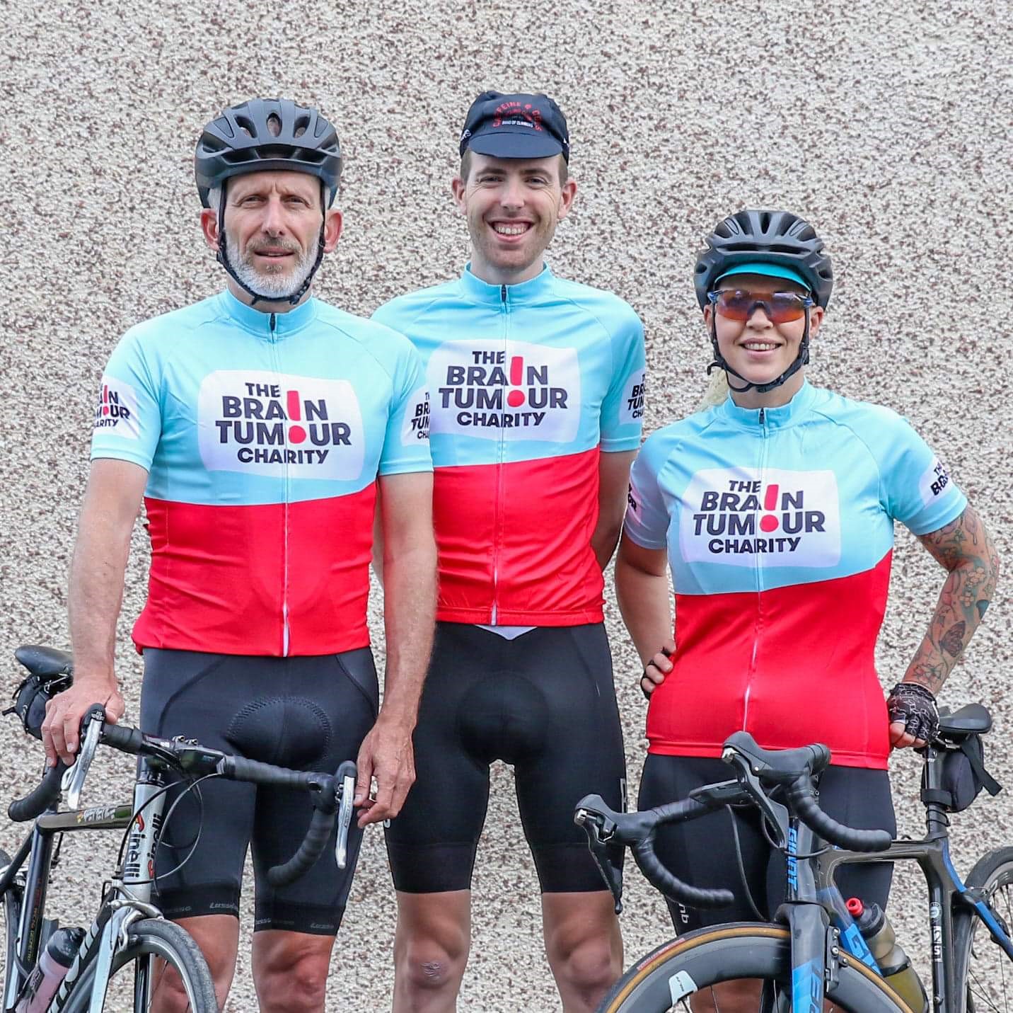 威尔士三一圣大卫大学(UWTSD)的高级讲师达雷尔·威廉姆斯博士即将参加一项500公里的自行车挑战，以筹集资金，提高脑瘤慈善机构的意识。