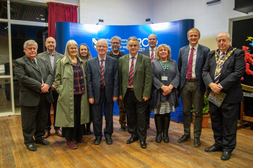 在昨晚(2022年3月17日)在兰彼得校区艺术大厅举行的特别活动中，威尔士三一圣大卫大学(UWTSD)启动了Canolfan Tir Glas项目。