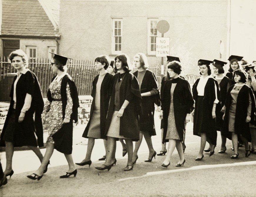 威尔士大学圣三一学院的图书馆和学习资源为圣大卫学院和圣三一培训学院的第一批女性创建了一个新的特别收藏展览，作为200周年庆典的一部分。