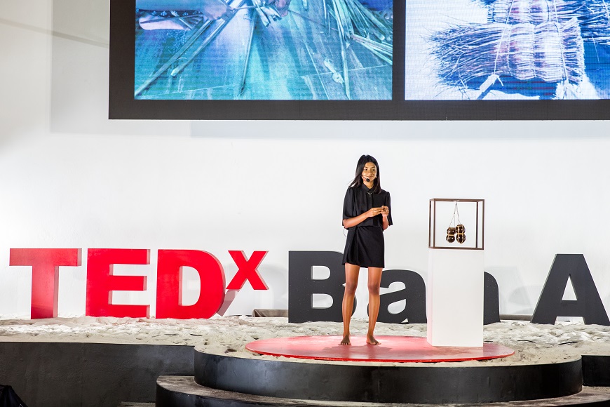 前UWTSD人类学学生Malsa Maaz最近受邀做了一个TEDx演讲，题目是“玻璃柜背后的人类故事”。