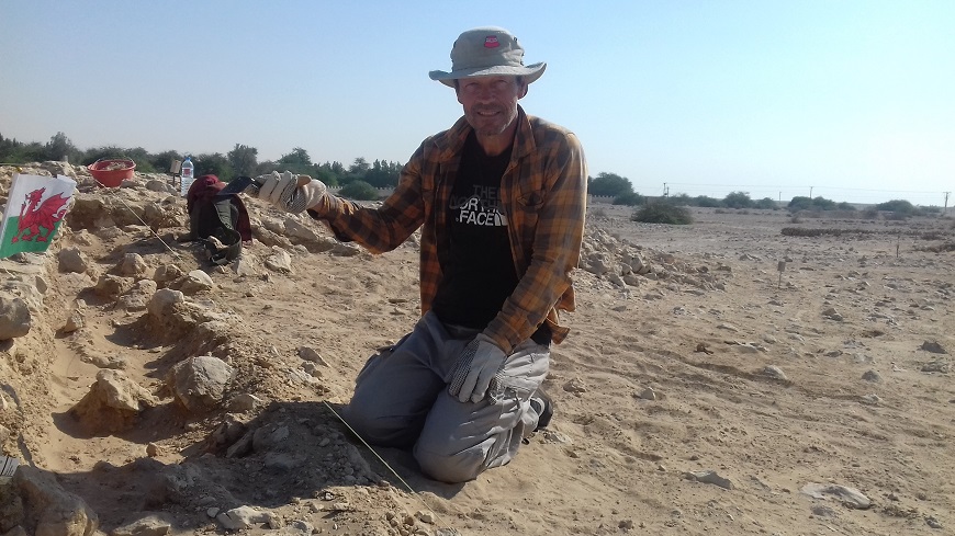 在威尔士国家足球队的世界杯之旅拉开帷幕之际，威尔士威尔士大学的学者安德鲁·彼得森教授加入了一个考古学家团队，在卡塔尔进行特别挖掘。