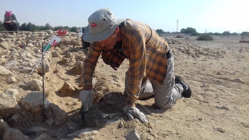 在威尔士国家足球队的世界杯之旅拉开帷幕之际，威尔士威尔士大学的学者安德鲁·彼得森教授加入了一个考古学家团队，在卡塔尔进行特别挖掘。