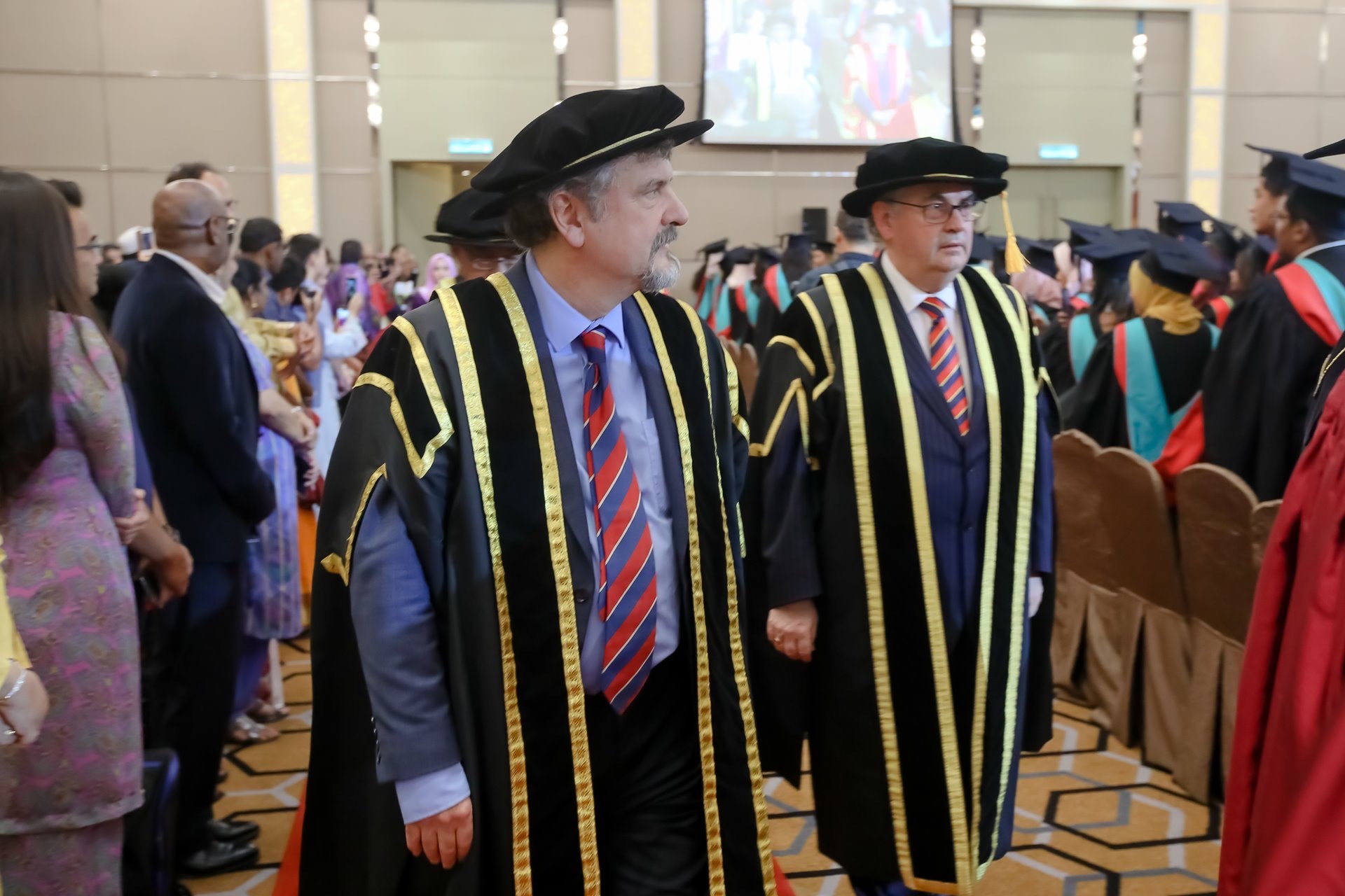 庆祝第五届马来亚-威尔士毕业典礼圆满成功